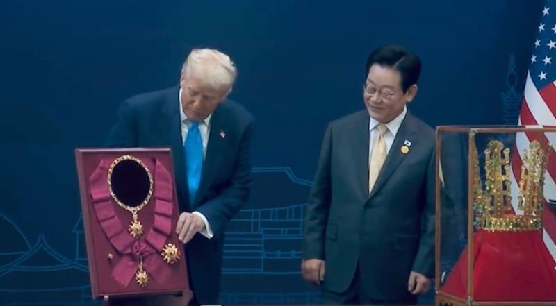 Трамп одликуван со највисокиот орден за заслуги во Јужна Кореја