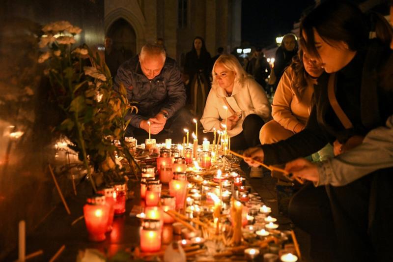 Утре во Србија е Ден на жалост по повод годишнината од трагедијата во Нови Сад 