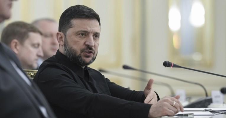 Зеленски најави бесплатно патување со воз и фиксни цени на енергенси за граѓаните