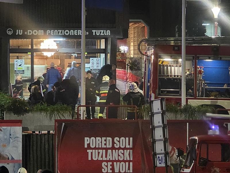 Видео-Тузла: Во пожар во Дом за пензионери во Тузла 11 загинати и 35 повредени лица