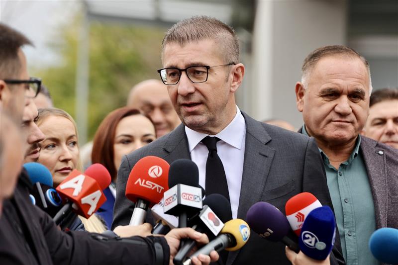 Мицкоски: Засега нема реконструкција на Владата, заминувањето на Меџити не значи дека ВРЕДИ ќе добие министер плус