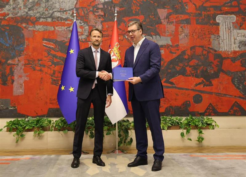 Прес на шефот на Делегацијата на ЕУ со Вучиќ по предавањето на годишниот Извештај на ЕК