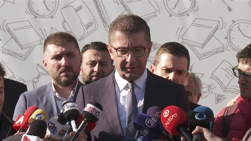 Корупцискиот скандал во платежната агенција мегдан за обвинувања меѓу власта и опозицијата