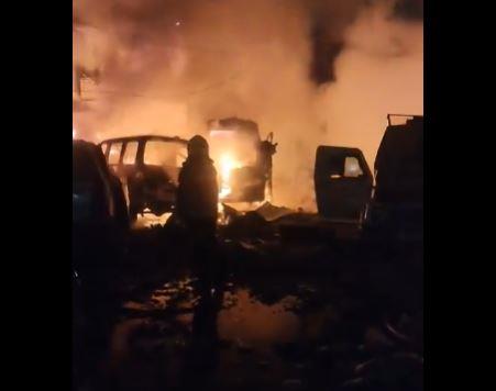 Видео: Најмалку девет луѓе загинаа при експлозија во полициска станица во Кашмир 