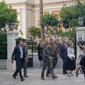 Зеленски денеска во посета на Грција – грчката полиција забрани протести во Атина