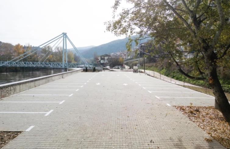 Нов паркинг кај новиот дел од кејот на реката Вардар во Велес