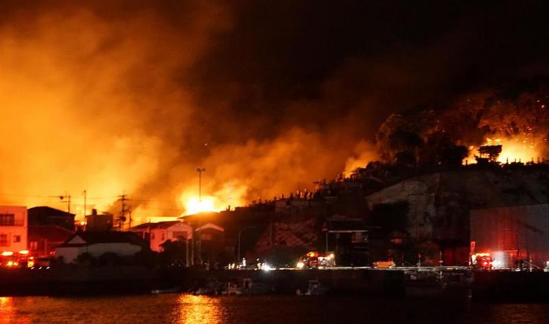 Смртоносен пожар во Јапонија: Уништени најмалку 170 куќи