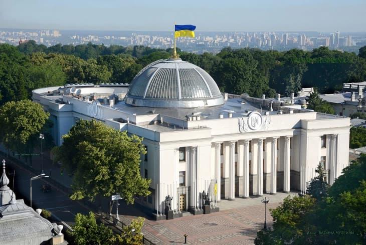 Украинскиот парламент разреши двајца министри поради корупцискиот скандал што ја потресе Украина