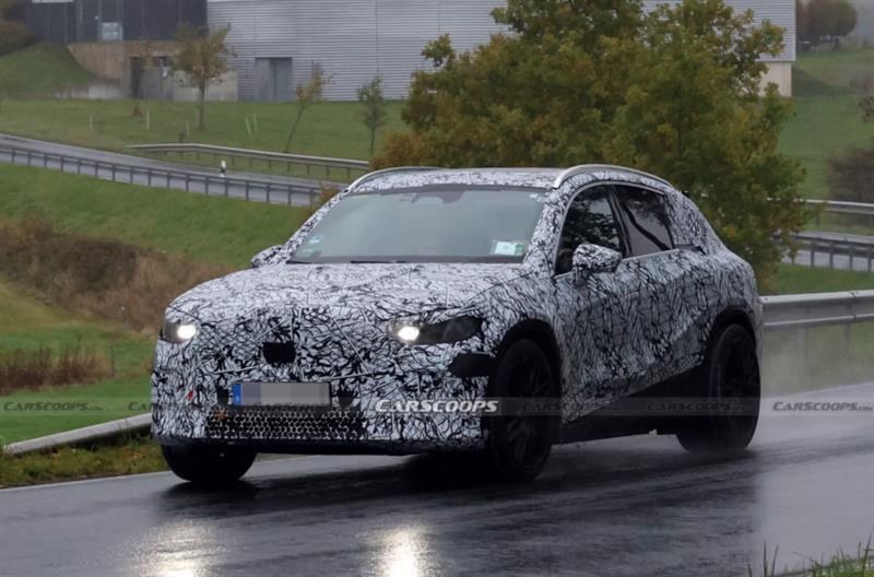 Фото: Новиот електричен „Mercedes-AMG“ го предизвикува „Porsche Cayenne“