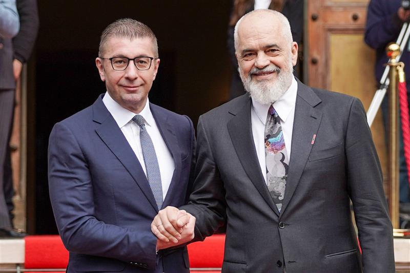 Мицкоски се сретна со Рама на Самитот на лидерите „Нашиот пат кон ЕУ“ во Тирана