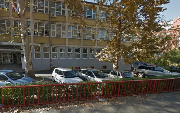 Маскирани напаѓачи со димни бомби загрозиле 400 ученици во гимназија во Белград 