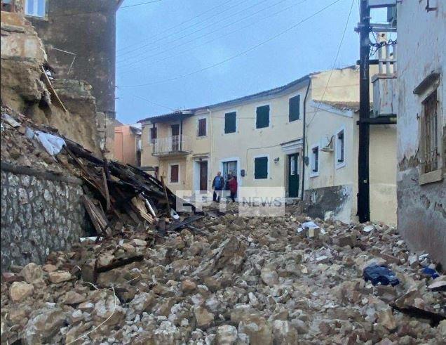 Огромни поплави во Грција: Свлечишта заробија жители во повеќе области, драма на Крф (ВИДЕО)