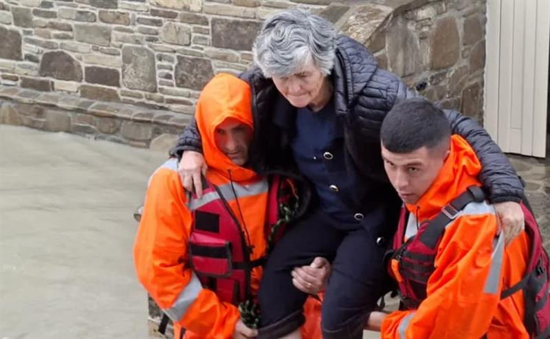 Поплавите во Албанија ја однесоа првата жртва, се излеаја реките (ВИДЕО)