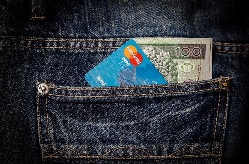 Борбата меѓу кешот и картичките е завршена! Оваа земја со УСТАВ го загарантира плаќањето со готовина
