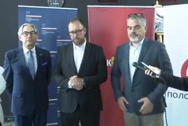 Ново гледалиште со заменети столчиња и под во Театар Комедија