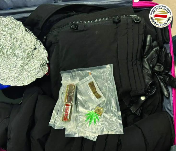 Спречен обид за криумчарење хашиш на Меѓународниот Аеродром Скопје
