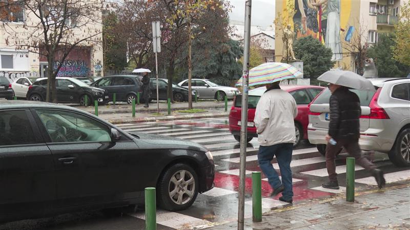 Брзата помош алармира на зголемен број сообраќајки, четворица пешаци прегазени на пешачки премин