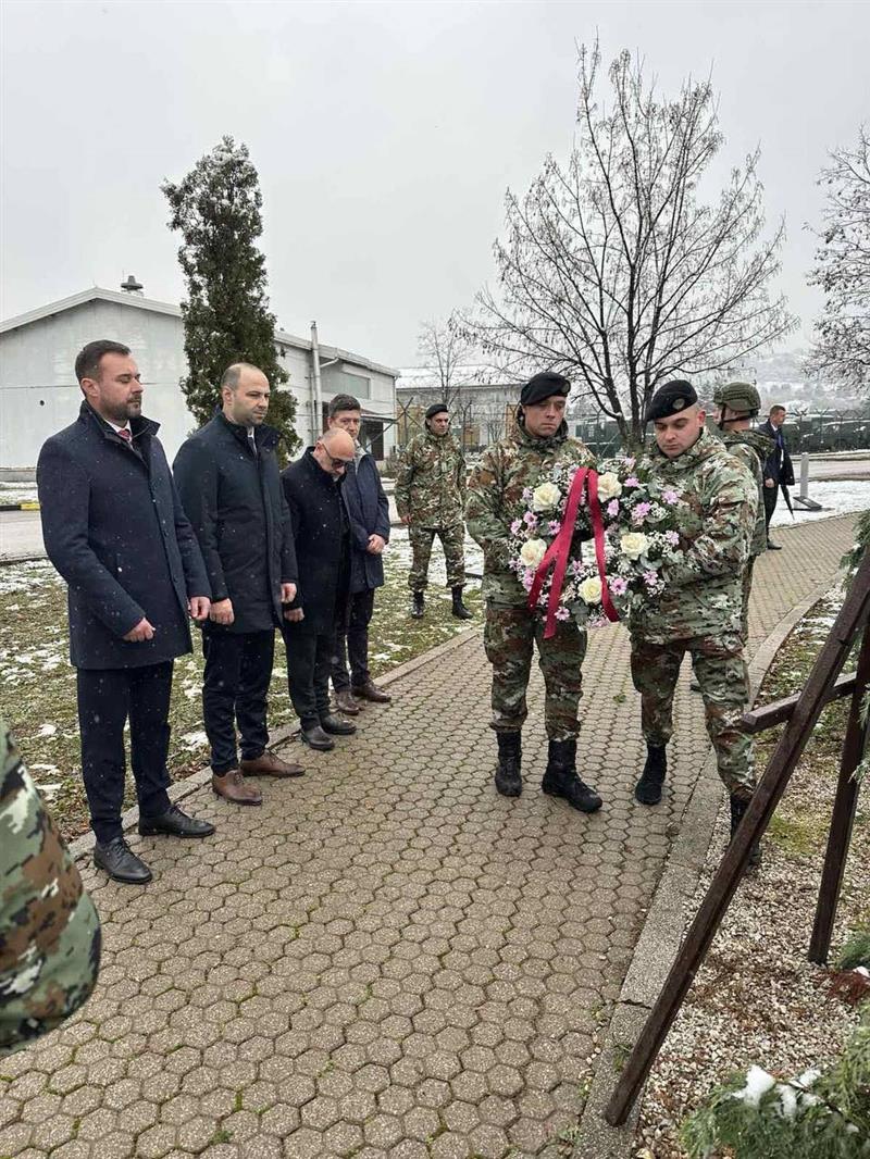 Министерот Мисајловски заедно со припадниците на македонската Армија во операцијата EUFOR-ALTHEA