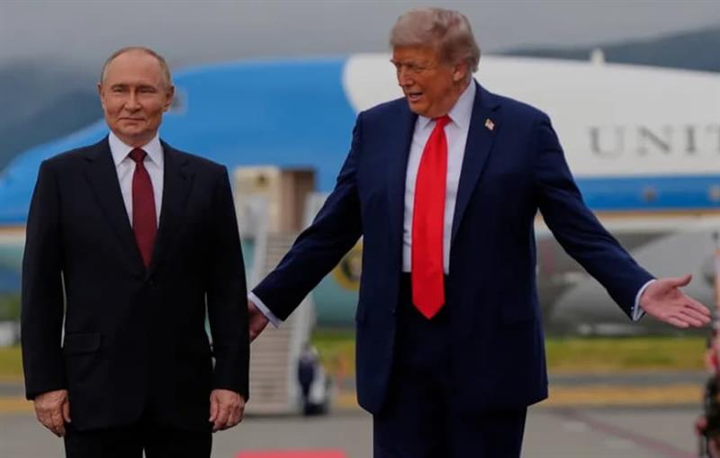 Трамп се подготвува да му ги предаде на Путин окупираните украински територии, тврдат Британците 