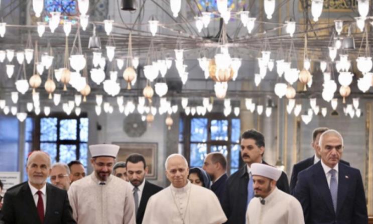 Папата Лав Четиринаесетти ја посети Сината џамија во Истанбул