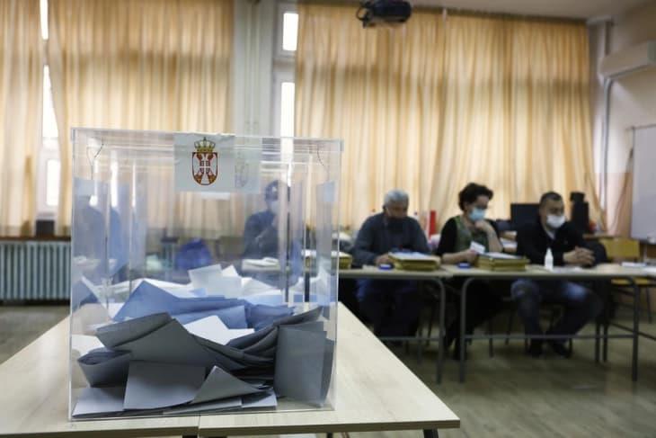 Владејачката СНС победи во трите општини во Србија каде вчера се одржаа локални избори