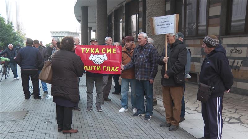 Протест на пензионерите пред Уставениот суд - бараат да остане линеарното зголемување на пензиите