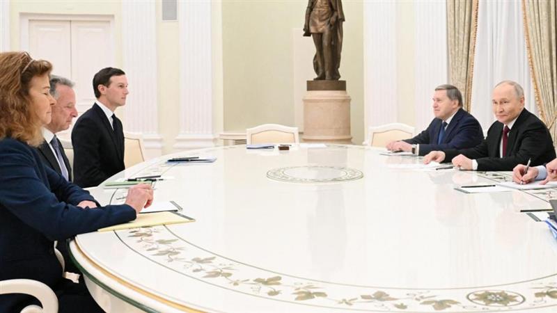 Путин повеќе од три часа разговара со претставникот на Трамп, Зеленски најави нов договор со САД 