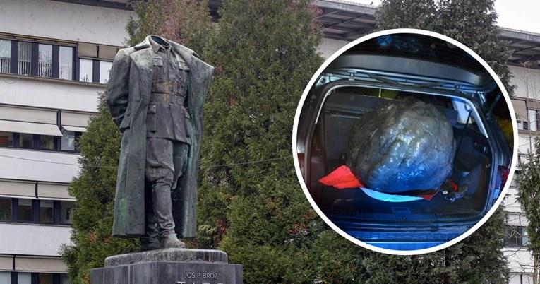 Фото: Обезглавена 6-метарска статуа на Тито во Словенија, главата пронајдена во автомобилски багажник