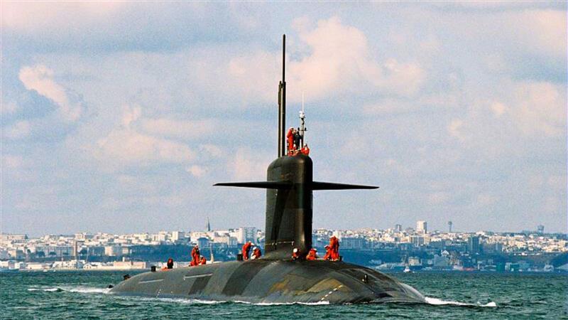 Драма во Франција: Воената морнарица пукала кон 5 сомнителни дронови над клучна воена база 