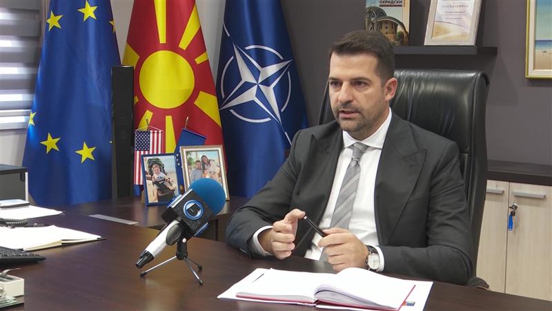 СДСМ: Нова бомба: Чистење на буџетот, 161 тендер за семејната фирма на Томовски!