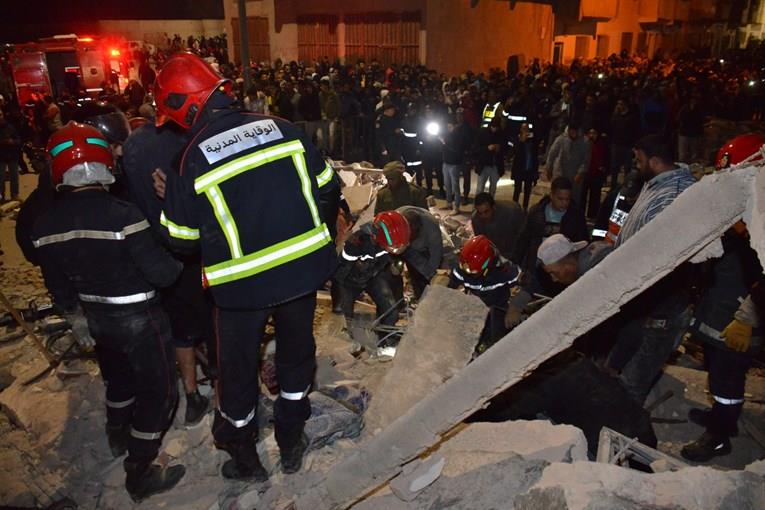 Видео: Две згради се урнаа во Мароко, 19 лица загинаа