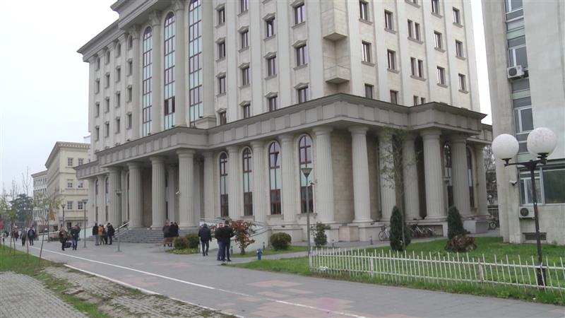 Судиите и административците сѐ уште без ноемвриската плата, четири судови најавиле прекин на работата
