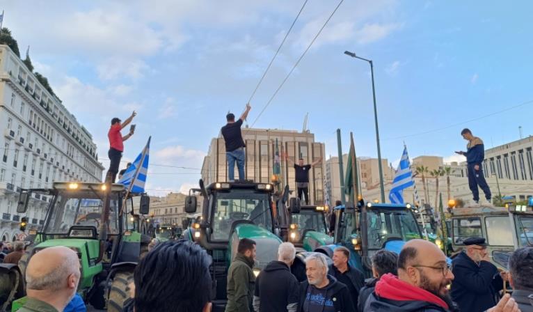 Протест на земјоделците во Солун, граничните премини Евзони и Ники засега остануваат отворени