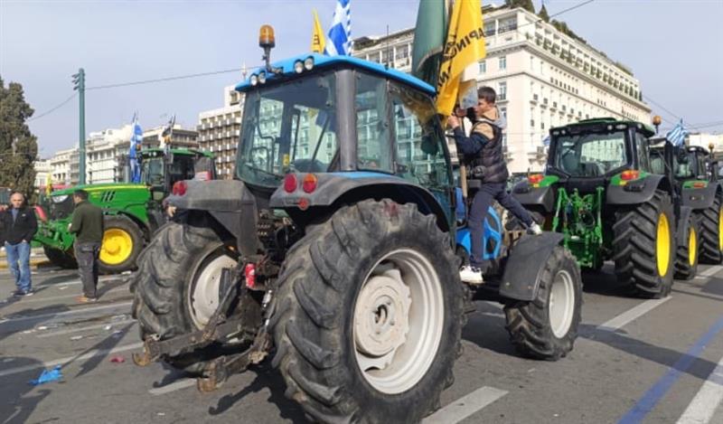Грчките земјоделци одбија средба со Мицотакис и решија да ги интензивираат протестите
