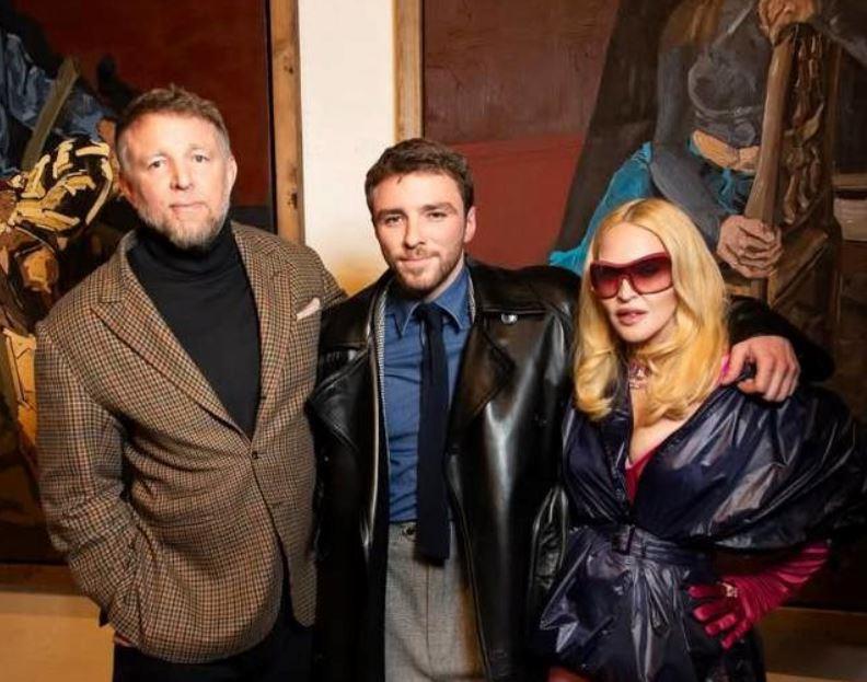 Фото: Мадона и Гај Ричи позираат со синот за прв пат по разводот во 2008 година