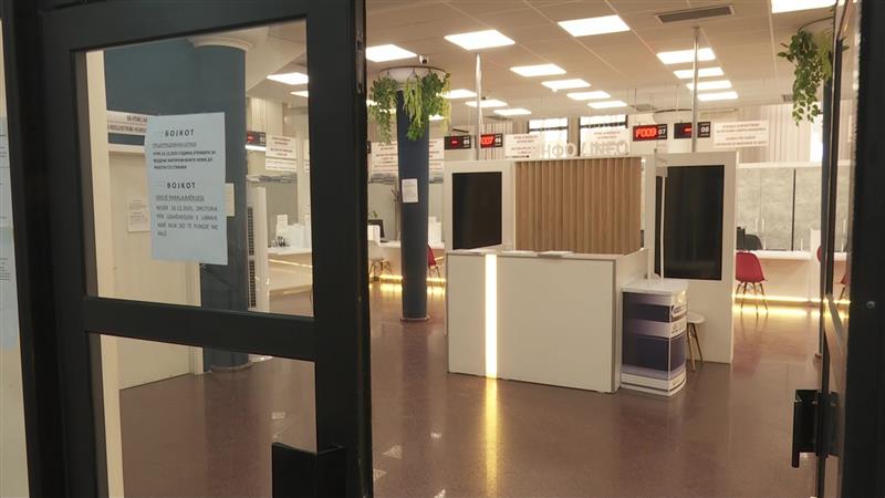 Вработените во Управата за водење матични книги штрајкуваат за зголемување на платите за 20 отсто