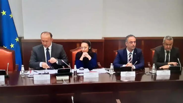 Четири илјади пушачи годишно умираат, пушат 40 проценти од младите на 14 години, неопходно е ефикасно спроведување на законите