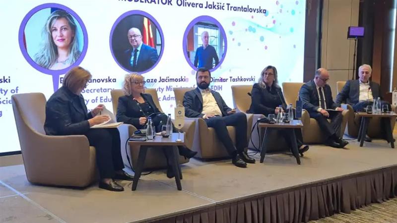 МОН создава можности за континуиран професионален развој на наставниците со фокус на дигиталните компетенции