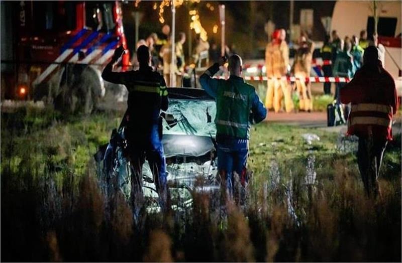 Деветмина повредени кога автомобил влета во гледачи на парада во Холандија