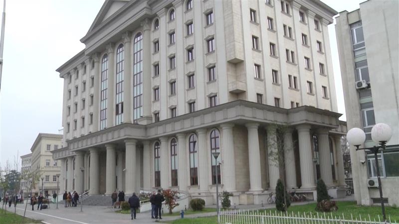 Нов обид на судиите и обвинителите преку Уставен да си обезбедат повисоки плати
