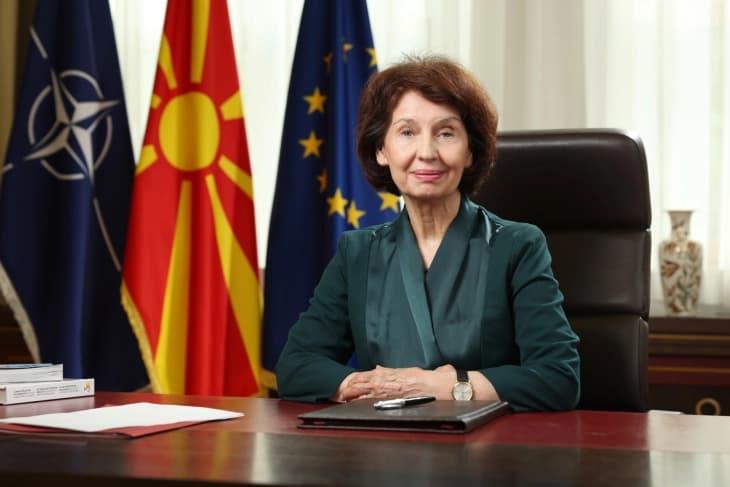 Честитка од претседателката Сиљановска-Давкова до верниците кои го прославуваат Божик според Грегоријанскиот календар