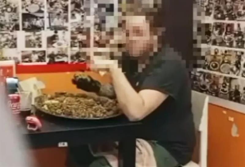 Готвач е обвинет за измама- за 40 минути изел 8 килограми ориз и освоил 547 евра (ВИДЕО)