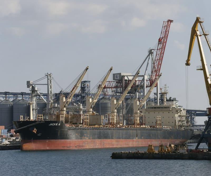 Русија ги нападна црноморските пристаништа во украинскиот регион Одеса