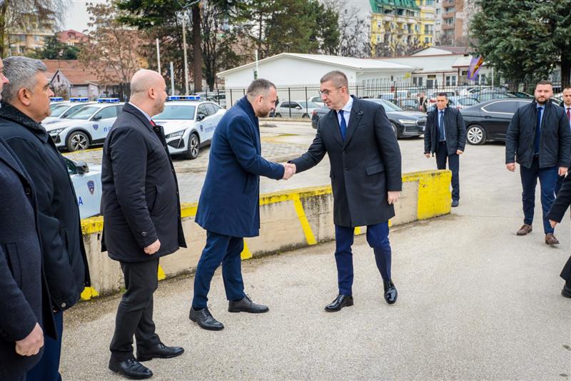Тошковски и Мицкоски на промоција на 120 нови возила за македонската полиција
