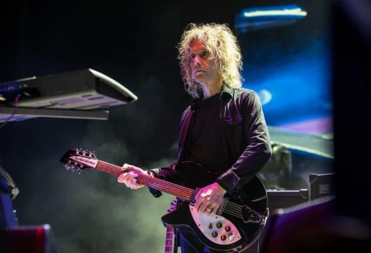 Почина гитаристот на легендарната група The Cure