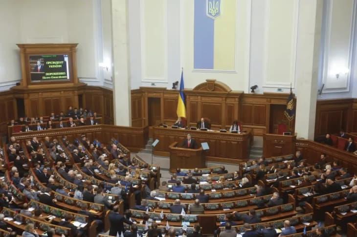 Украинската антикорупциска агенција обвини неколку пратеници за примање мито