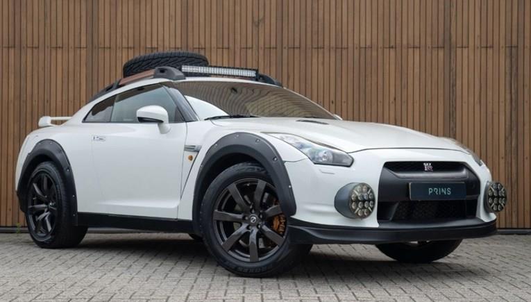 Со години се продава уникатен Нисан- никој не се решава за екстравагантниот GT-R (ФОТО)