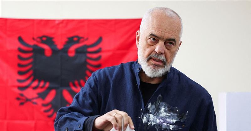 Рама: Албанија ќе произведува оклопни возила и борбени беспилотни летала