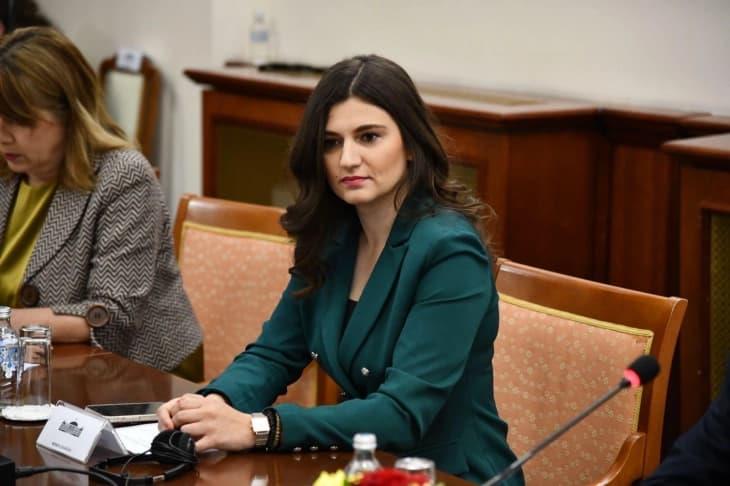 Зајкова: Во новата година посакувам храброст, достоинство и правда за држава со вредности