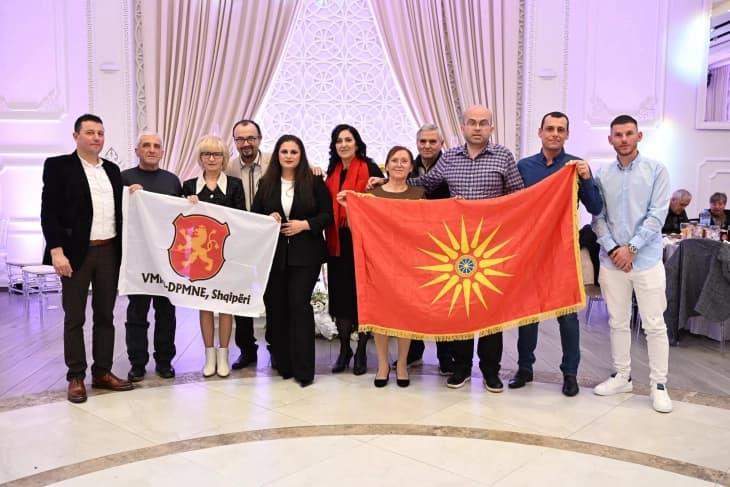 Честитки за среќна 2026 година упатија друштвата и партијата на Македонците во Албанија, со порака за зачувување на македонскиот идентитет